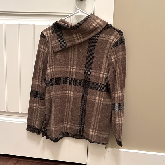 Brown & black plaid long sleeve top - Picture 2 of 3